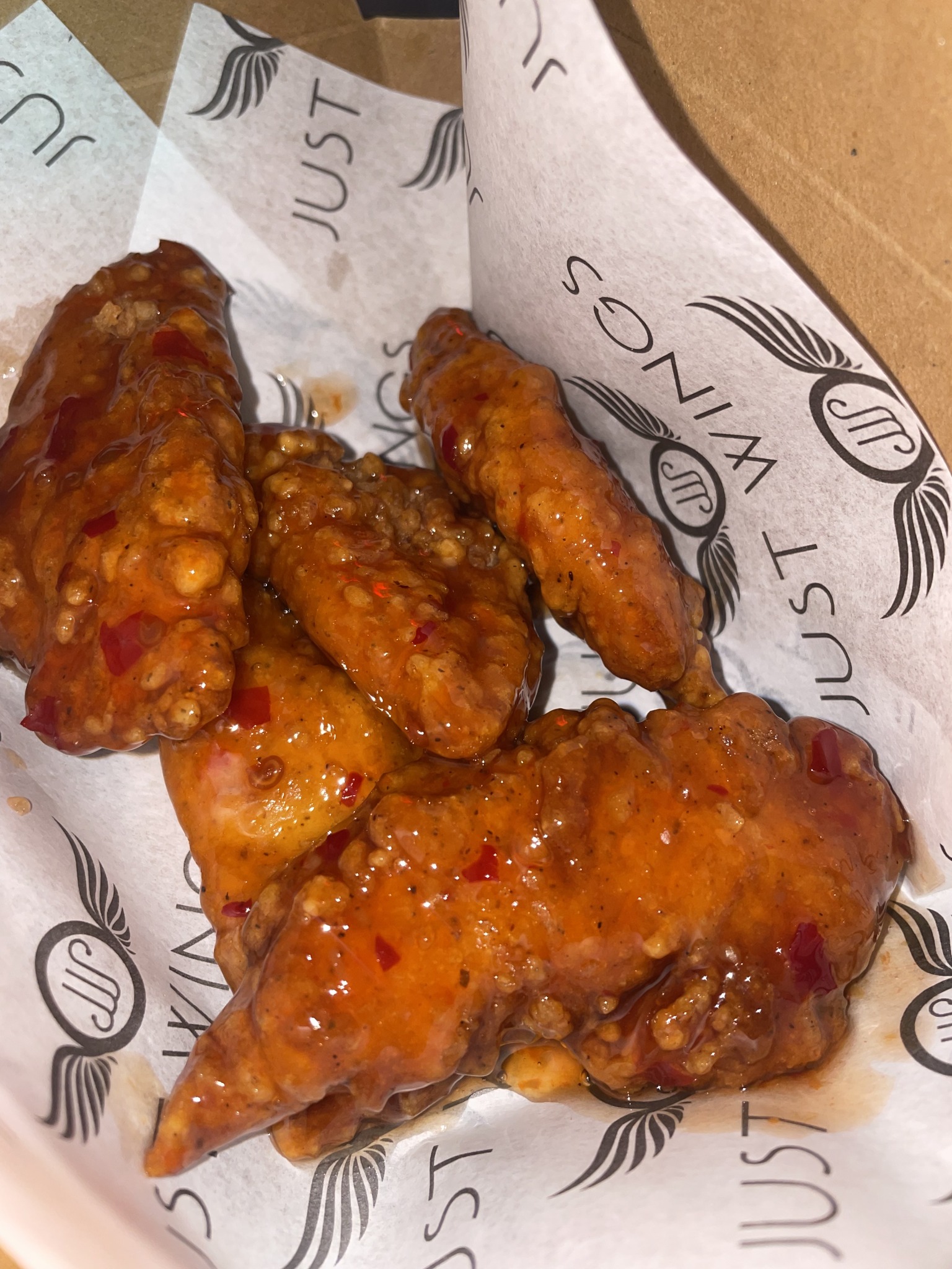 Spicy glazed chicken wings